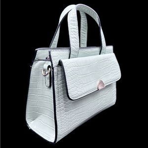 Beautiful green purse 👜 small size